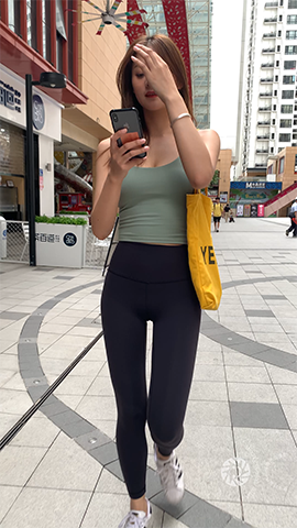 （视频）黑色紧身瑜伽裤美女[1.82G/MP4]