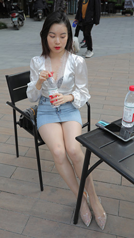 （视频）牛仔包臀裙肉丝美眉[760M/MP4]