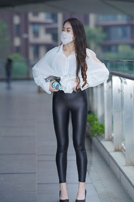 （视频）长腿高跟紧身皮裤翘臀美女[2.5G/MP4]