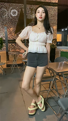 （视频）黑色牛仔热裤翘臀美女[1.0G/MP4]