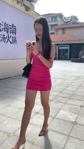 （视频）粉红色紧身包臀裙翘臀少妇[1.5G/MP4]