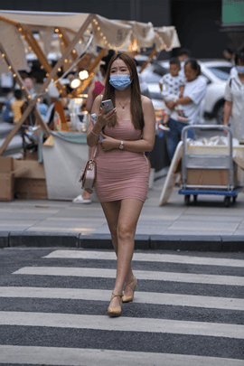 （视频）粉红色包臀裙翘臀少妇[0.2G/MP4]