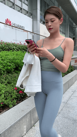 （视频）灰色紧身瑜伽裤翘臀美女[1.0G/MP4]