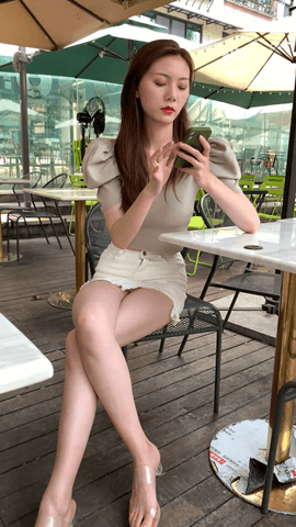 （视频）白色紧身包臀裙翘臀美女[1.5G/MP4]