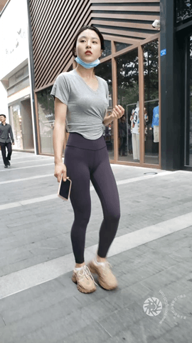 （视频）翘臀美女黑色紧身瑜伽裤秀身材[1.5G/MP4]