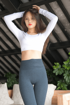 （视频）深蓝色紧身瑜伽裤翘臀美女[1.0G/MP4]