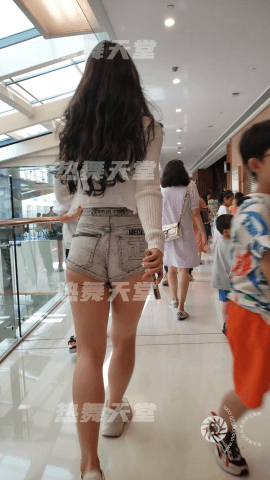 (视频)紧身牛仔热裤翘臀美女-MP4/1.2G