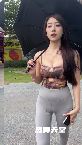 (视频)灰色紧身瑜伽裤翘臀美女丰满鲍鱼若隐若现-1.3G/MP4